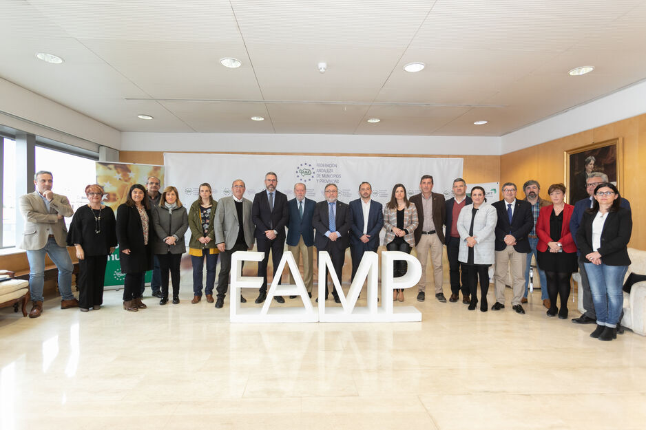 La FAMP ultima la celebración del 40 Aniversario de los Ayuntamientos ...