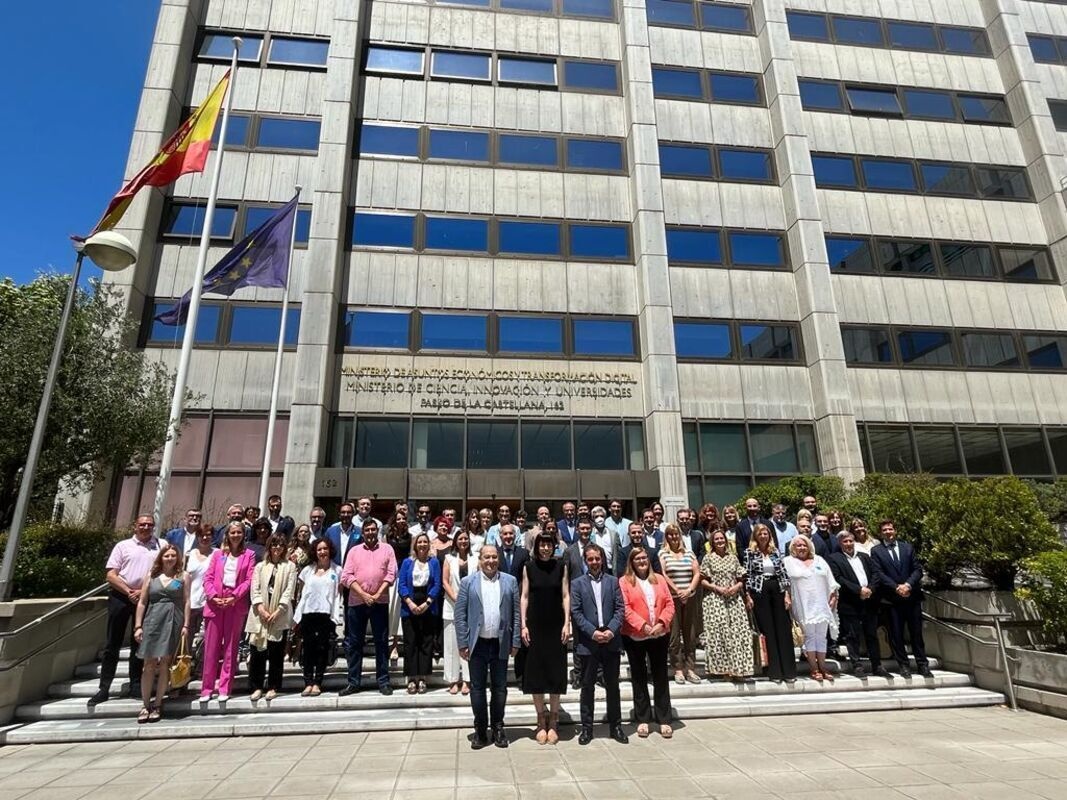 Alcaldes pertenecientes a la RED INNPULSO junto a la ministra