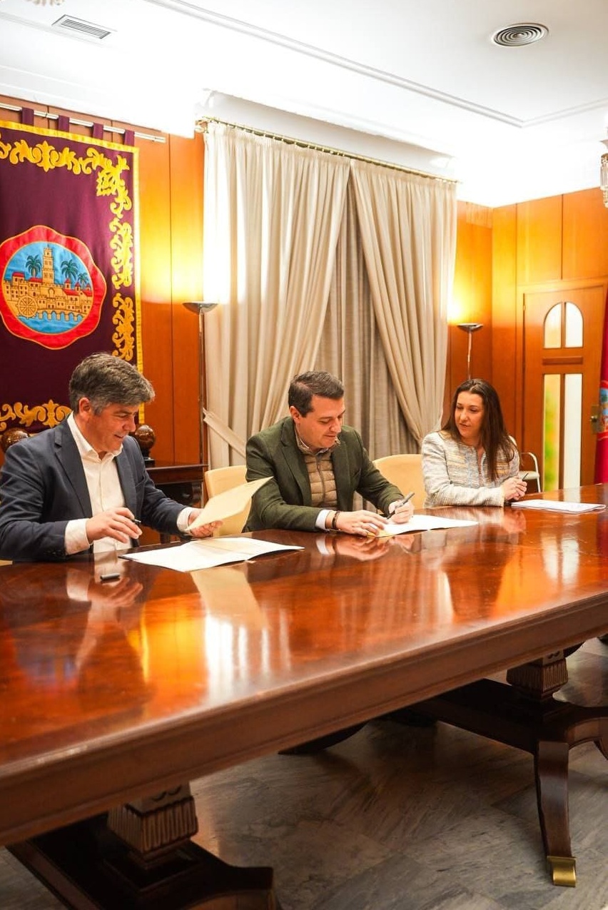 Firma acuerdo FAMP - ARA